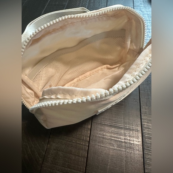 Moroccanoil pouch. NWOT. - Picture 5 of 5